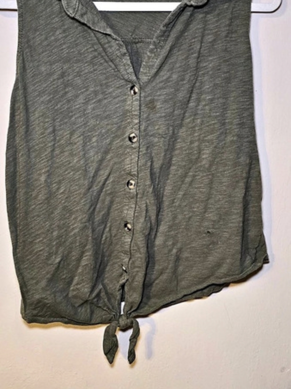 Time and Tru Sleeveless Button Front Top in Green Size Large